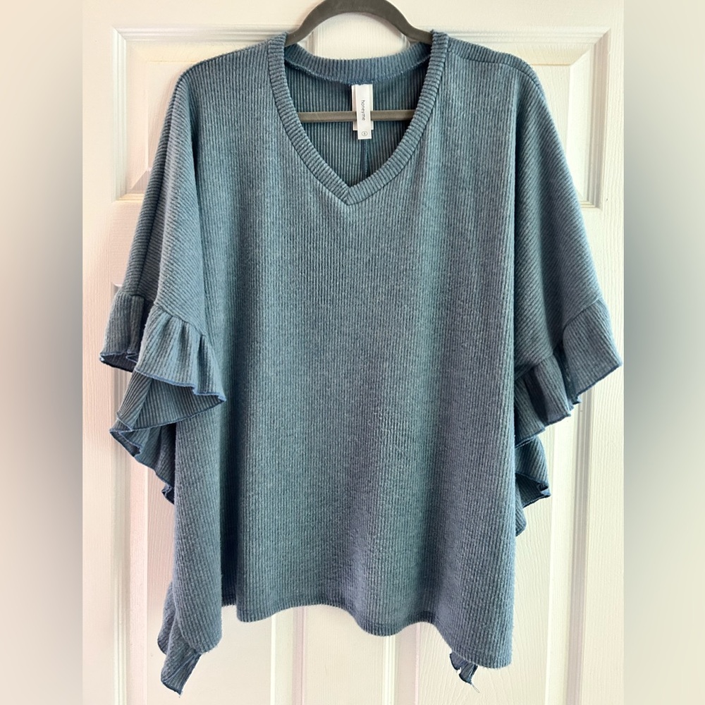 Women’s boho style top with ruffles. Oversized, small. HoneyMe